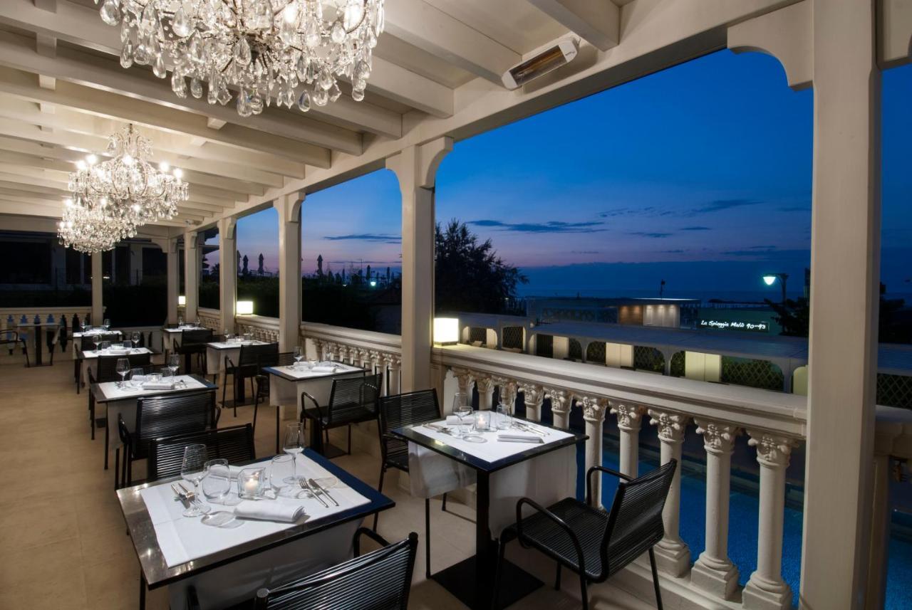 Hotel Carducci 76 Cattolica Exterior photo