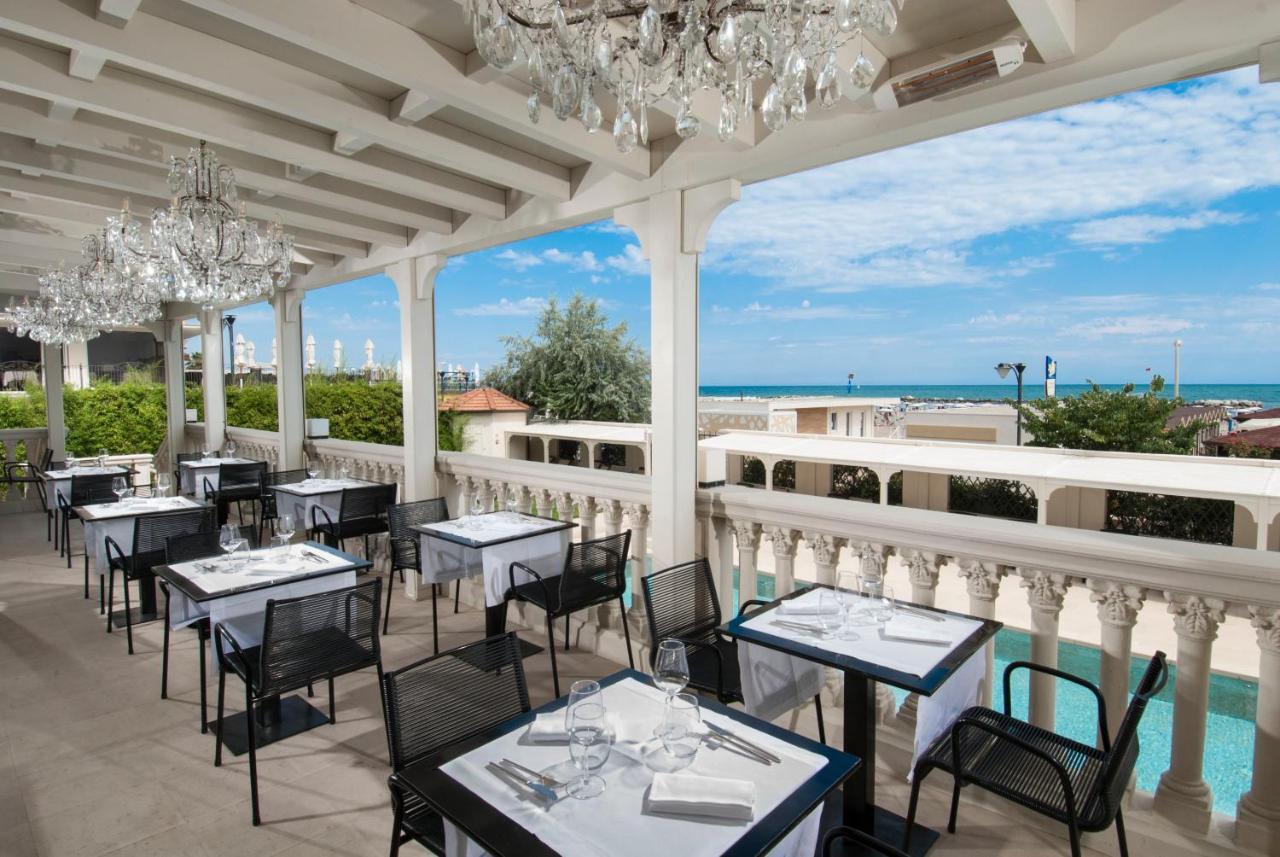 Hotel Carducci 76 Cattolica Exterior photo