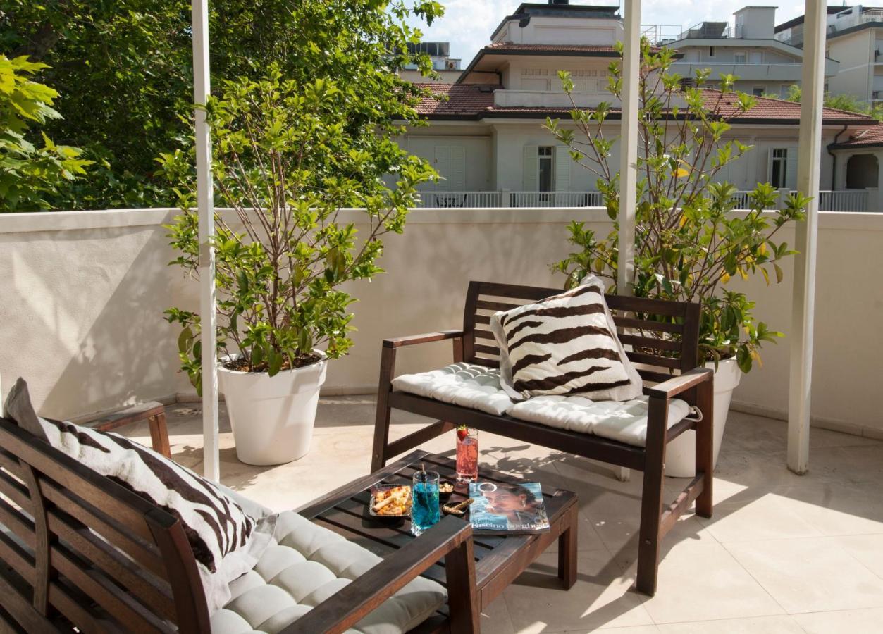 Hotel Carducci 76 Cattolica Exterior photo