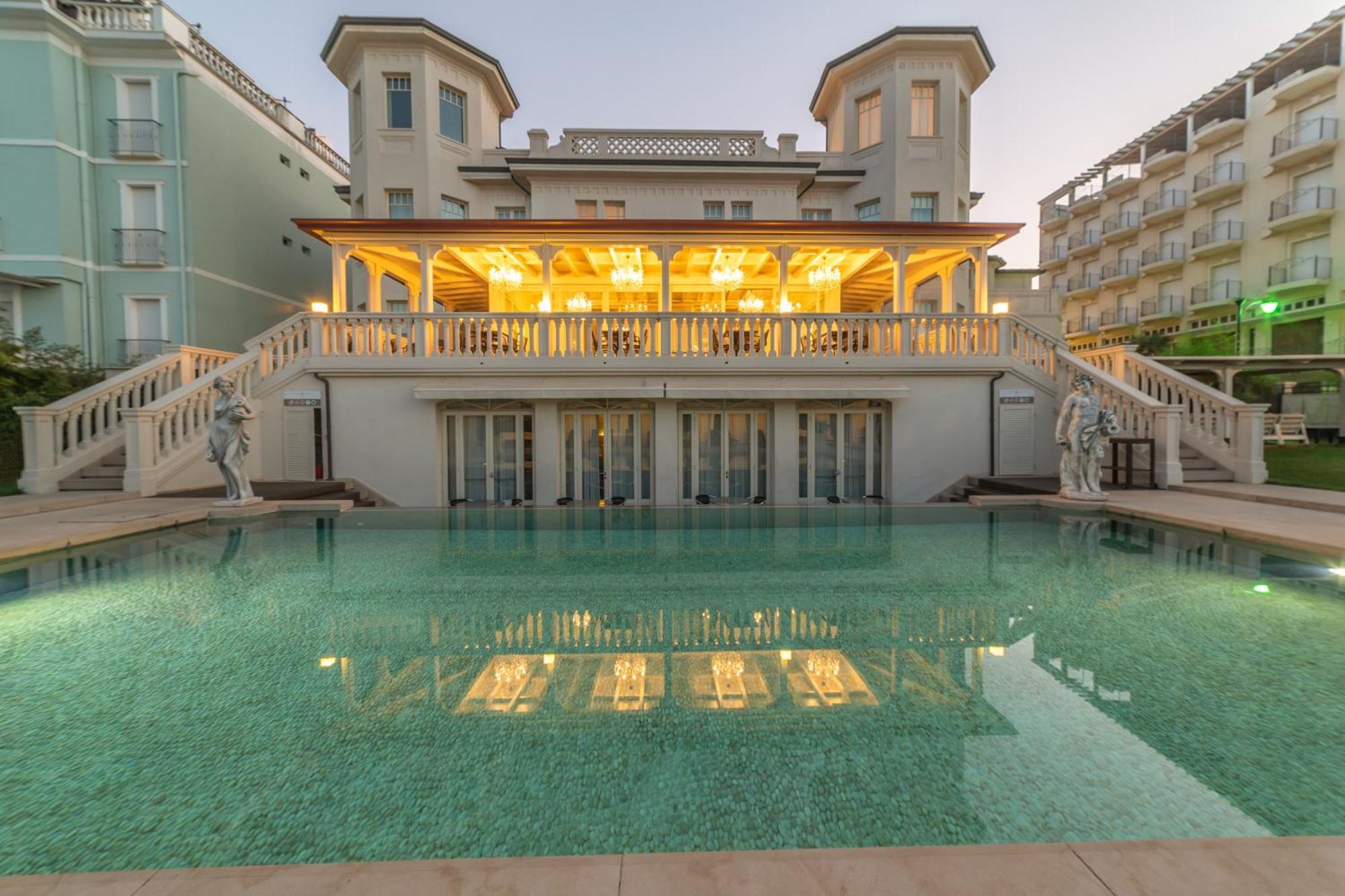 Hotel Carducci 76 Cattolica Exterior photo