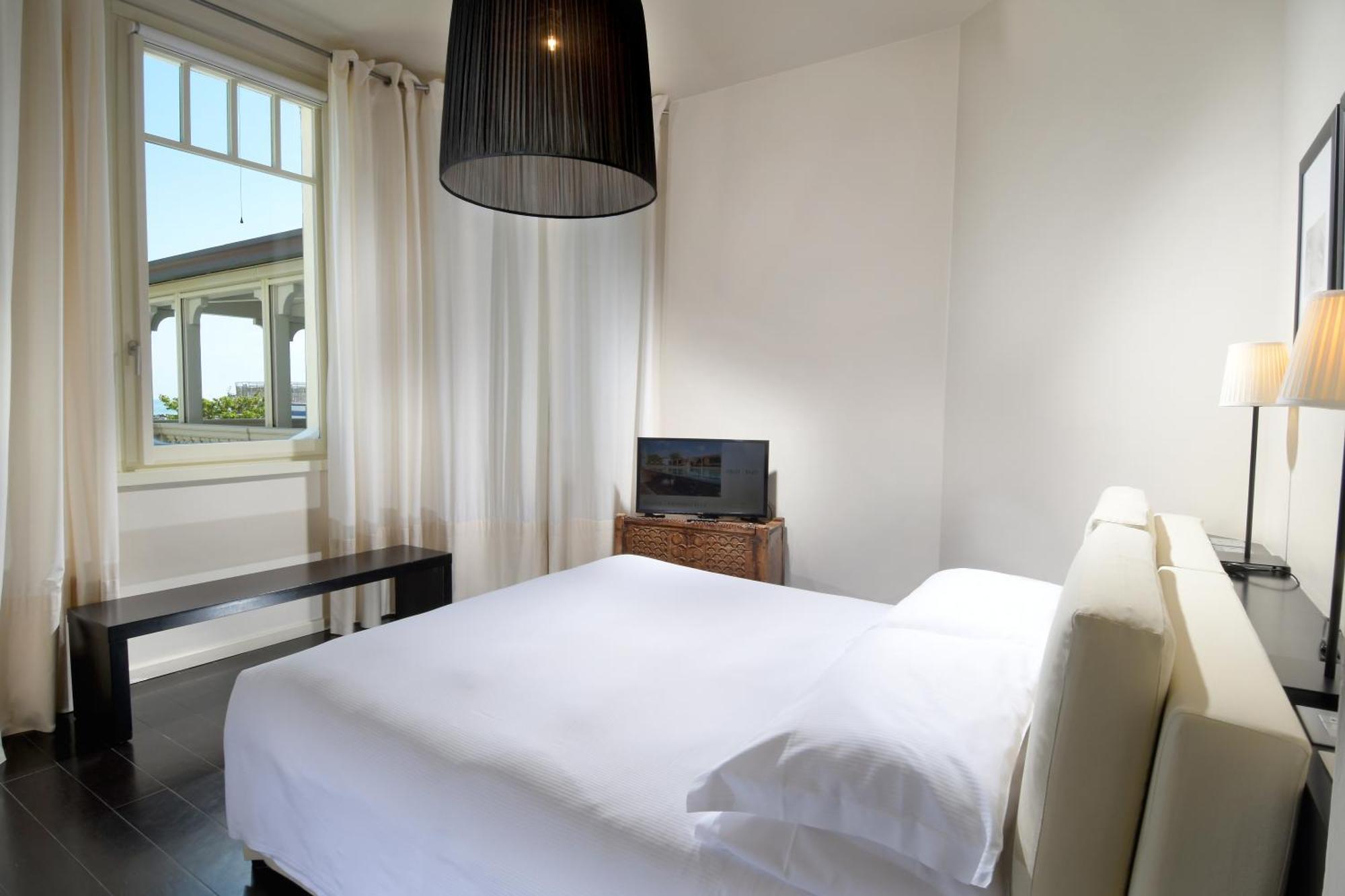 Hotel Carducci 76 Cattolica Exterior photo