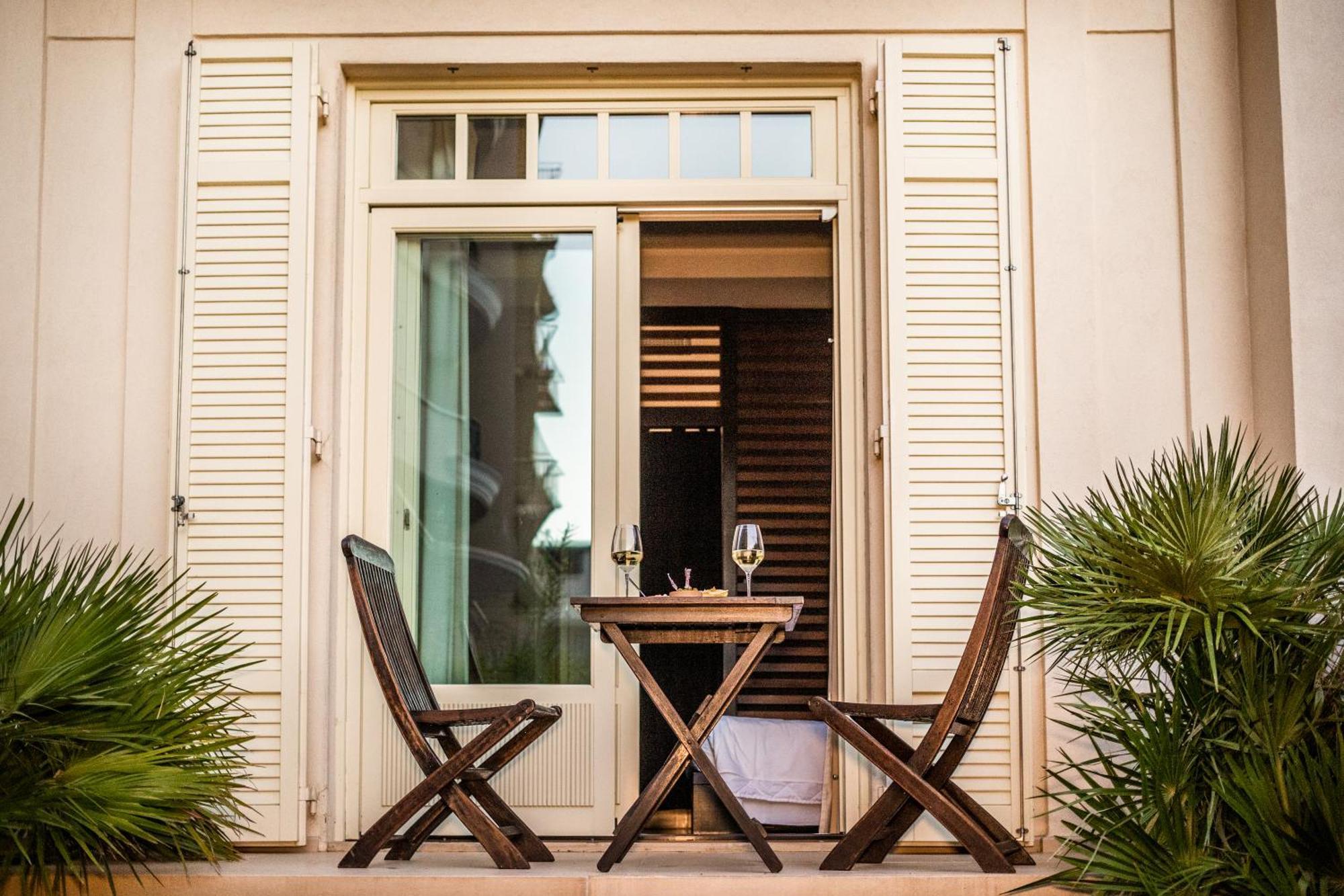 Hotel Carducci 76 Cattolica Exterior photo