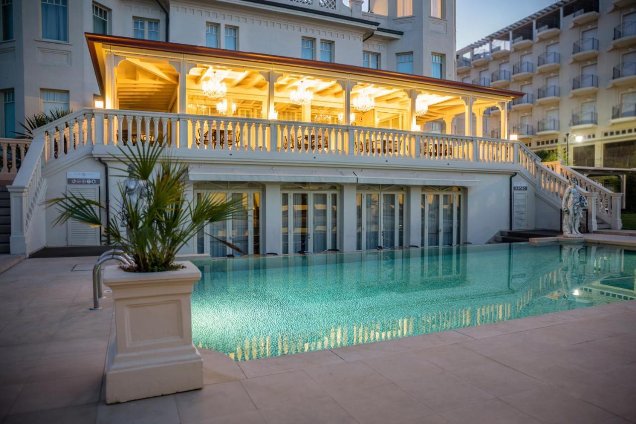 Hotel Carducci 76 Cattolica Exterior photo